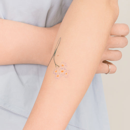 daisies tattoo on wrist